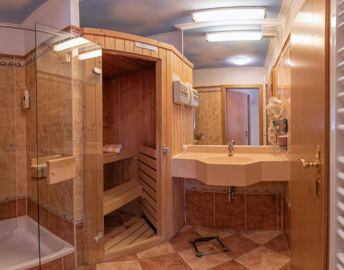 Koenig Ludwig Design Hotel Neu Zimmer Mit Sauna Oder Whirlpool Oder Mehr Altötting Exterior foto