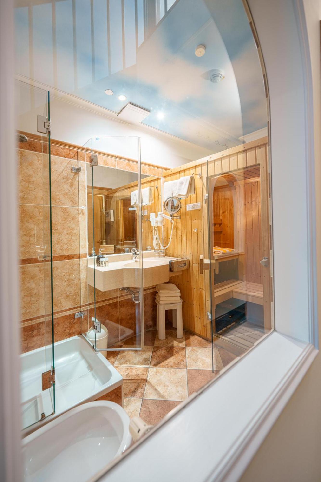 Koenig Ludwig Design Hotel Neu Zimmer Mit Sauna Oder Whirlpool Oder Mehr Altötting Exterior foto