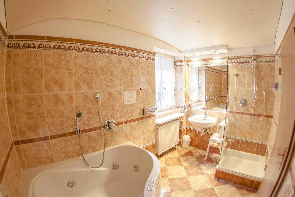 Koenig Ludwig Design Hotel Neu Zimmer Mit Sauna Oder Whirlpool Oder Mehr Altötting Exterior foto
