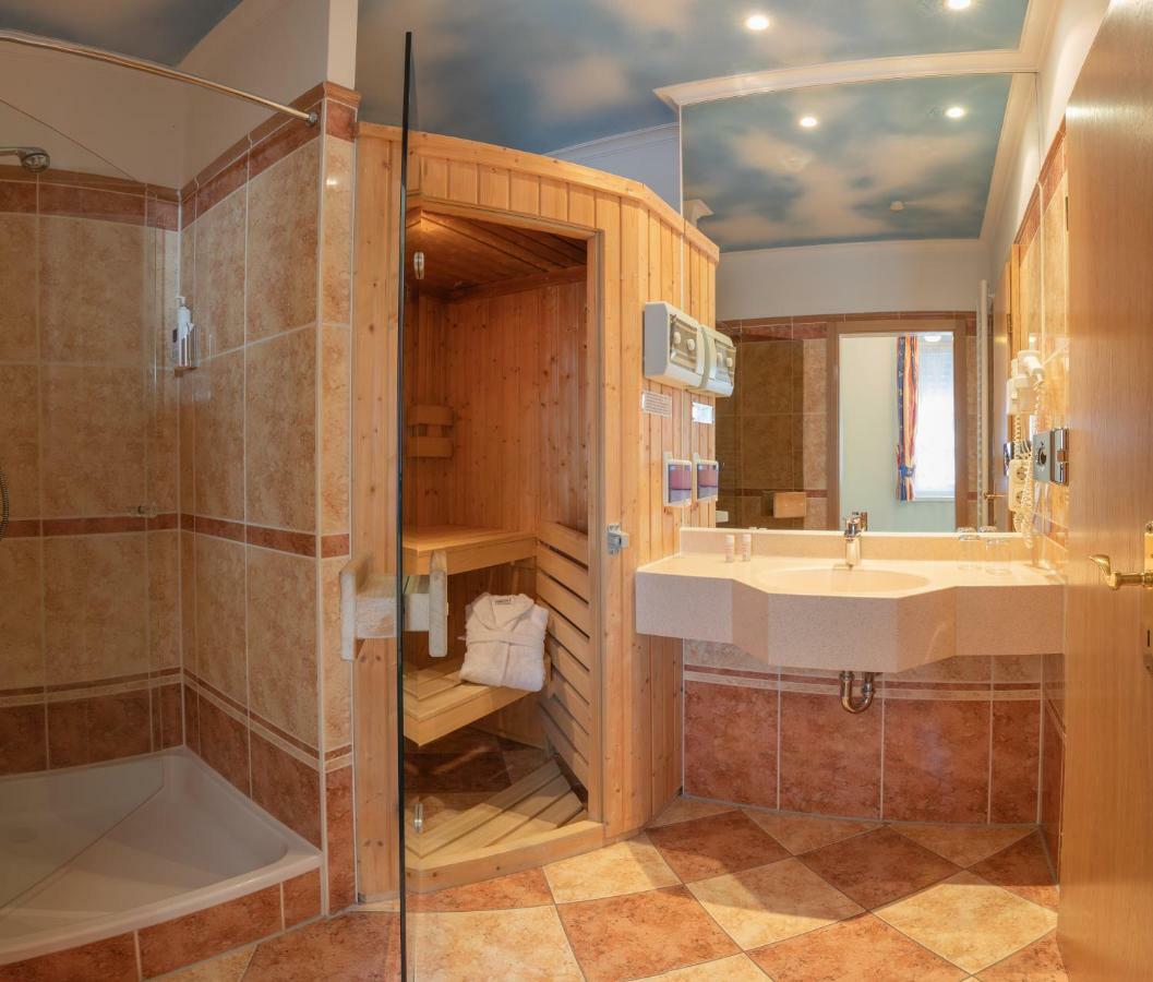 Koenig Ludwig Design Hotel Neu Zimmer Mit Sauna Oder Whirlpool Oder Mehr Altötting Exterior foto